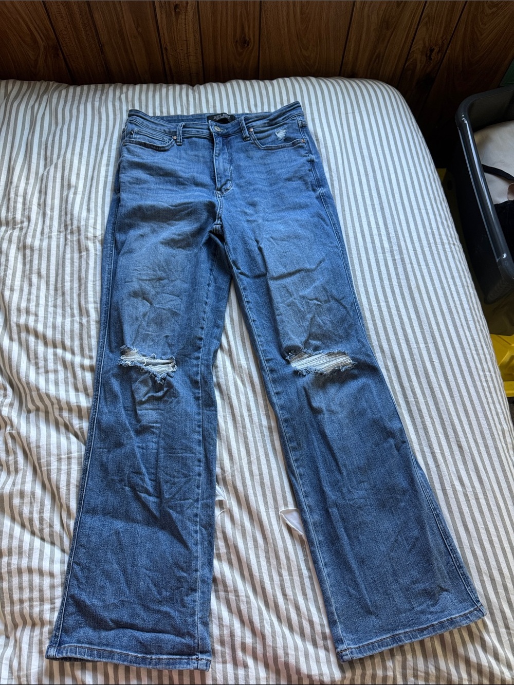 Blue Distressed Women's straight leg Jeans